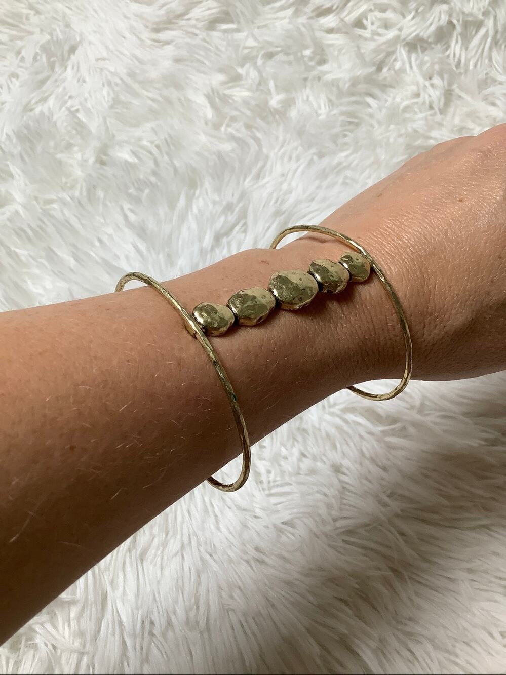 Lucky Brand Gold-Tone Round Center Accents Thin Cuff Bracelet Boho Vintage F18-3